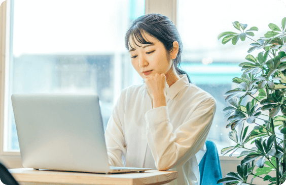 外国人に対応した教習所を探す人事担当者